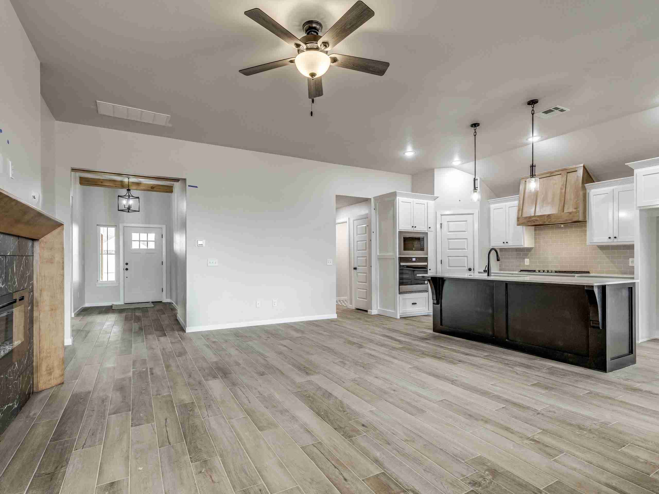 Alexis Laqua - 4045 Hart St-11